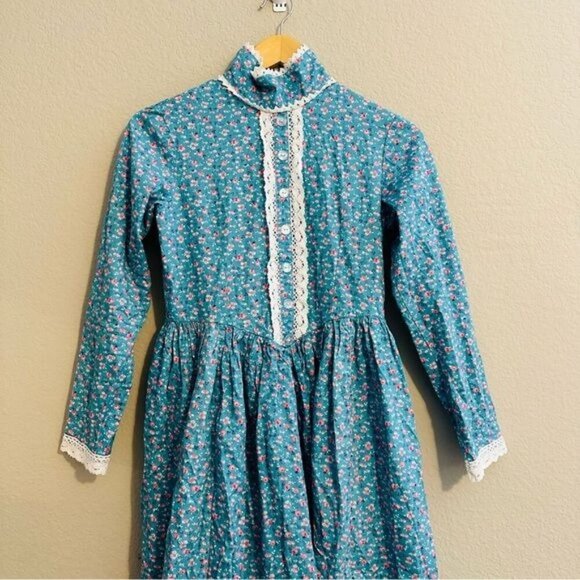 Handmade Prairie Pioneer Dress & Bonnet - Picture 4 of 15